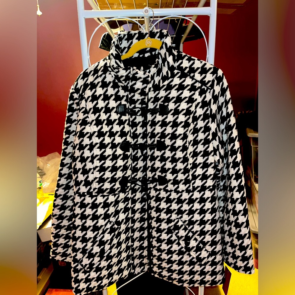 Size XL black/white houndstooth coat by Rampage. New with tags. Smoke-free home.